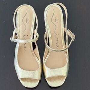 Nina Gold Women's Sandals with block heel- size 9.5